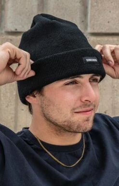 Gongshow Pre-Game Black Toque -Hockey Supremacy Deals Store toqueslifestyle 2 555x 4c098b15 4198 4f4b 9d7f bd10e0b95b88